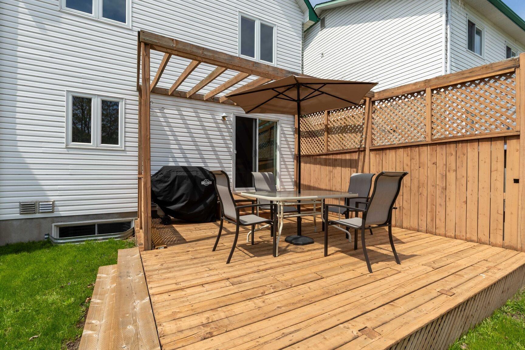 









100


Rue Desforges

,
Gatineau (Gatineau),




QC
J8R2Y3

