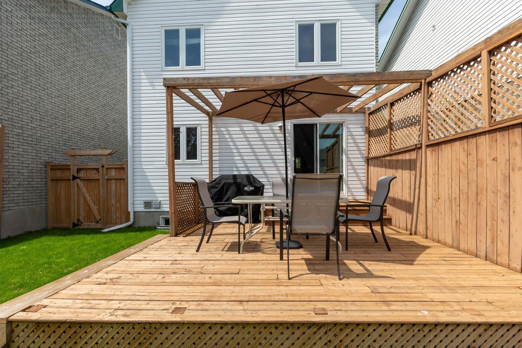 









100


Rue Desforges

,
Gatineau (Gatineau),




QC
J8R2Y3

