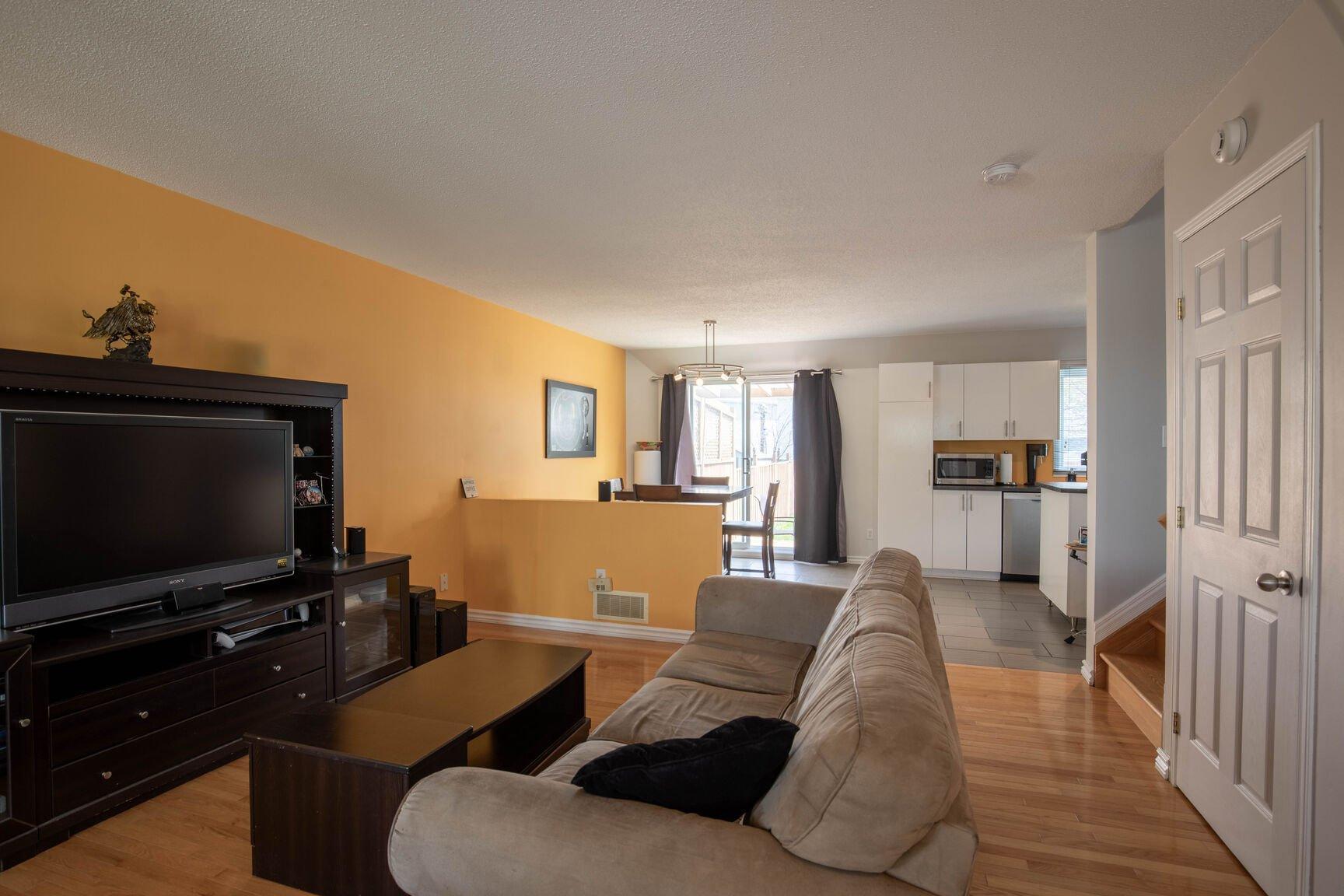 









100


Rue Desforges

,
Gatineau (Gatineau),




QC
J8R2Y3

