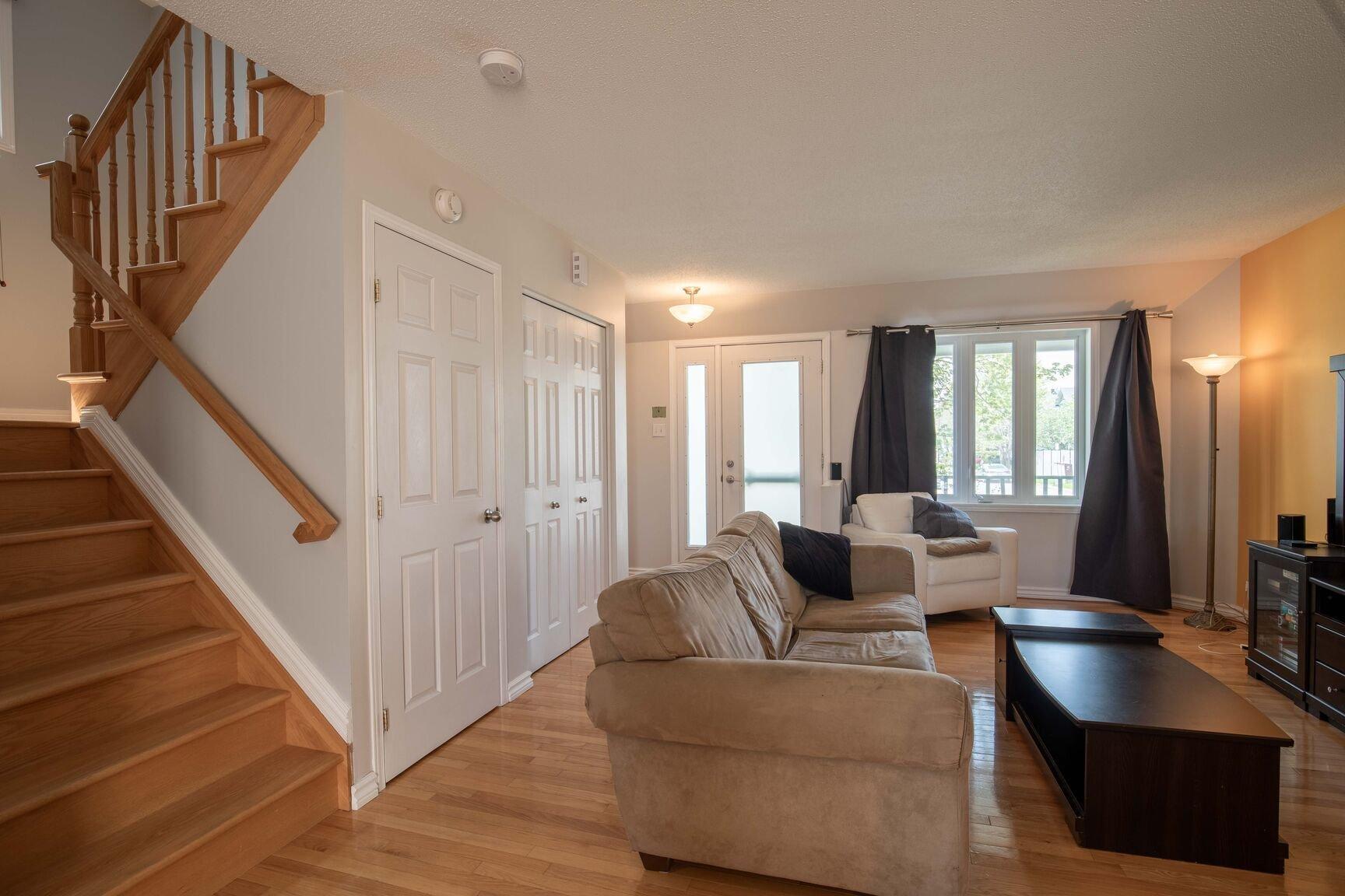 









100


Rue Desforges

,
Gatineau (Gatineau),




QC
J8R2Y3

