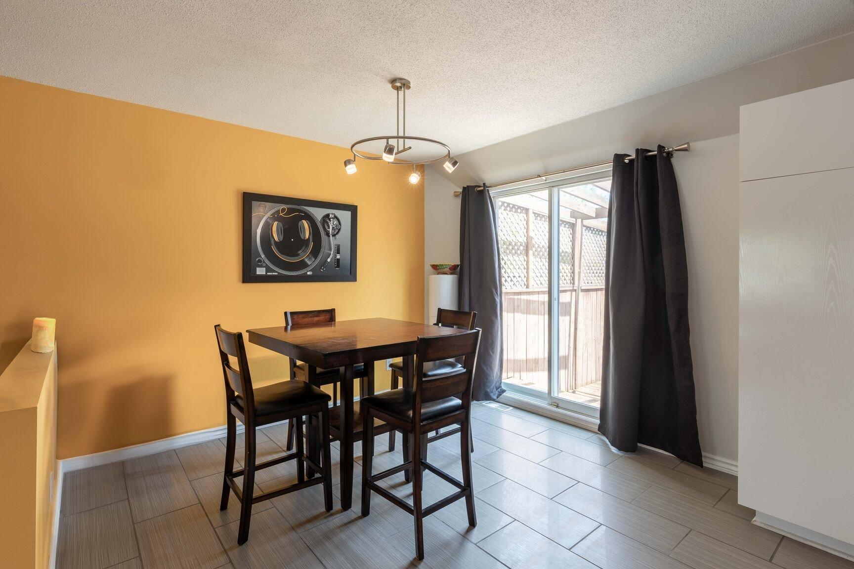 









100


Rue Desforges

,
Gatineau (Gatineau),




QC
J8R2Y3


