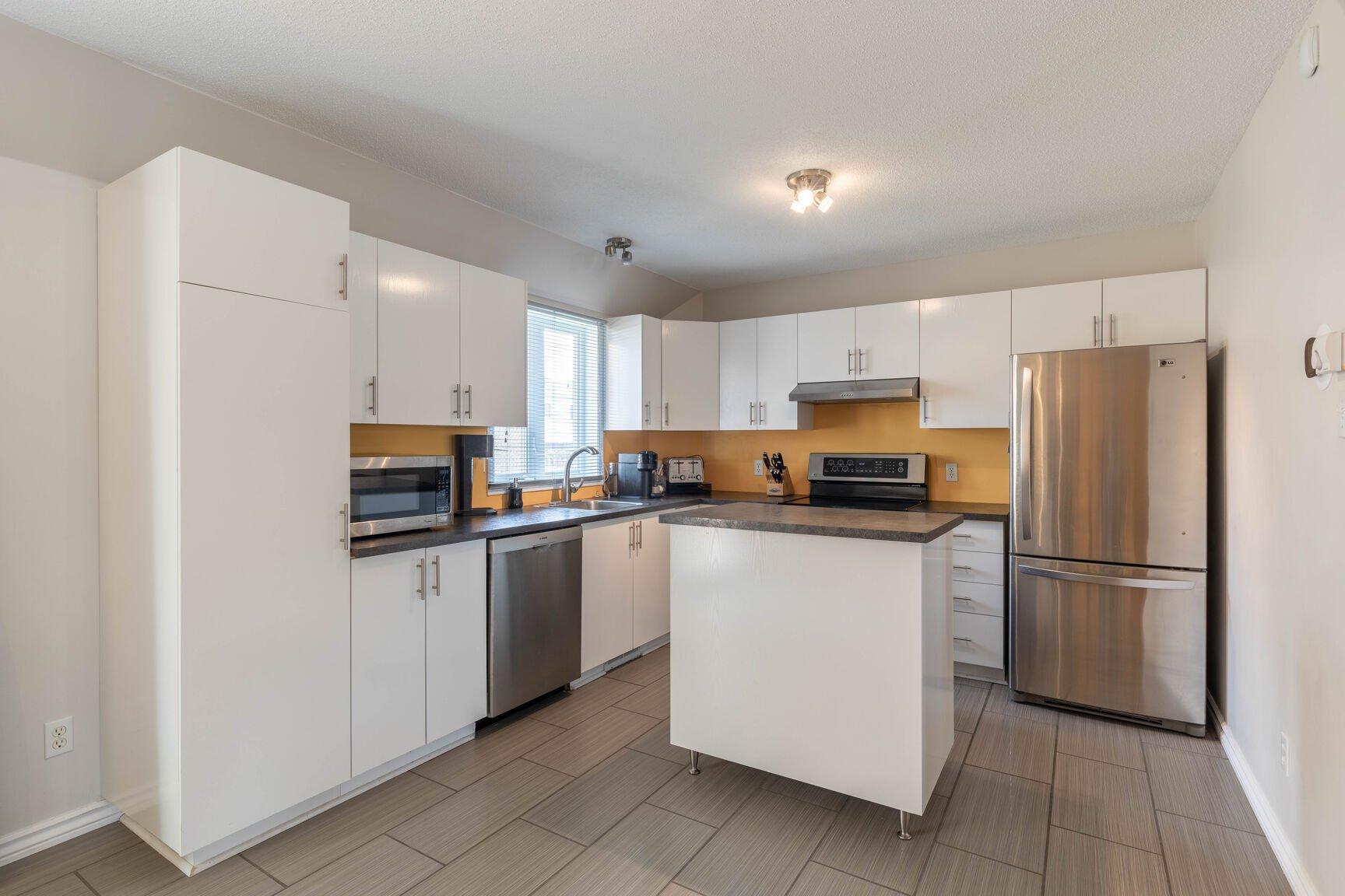 









100


Rue Desforges

,
Gatineau (Gatineau),




QC
J8R2Y3

