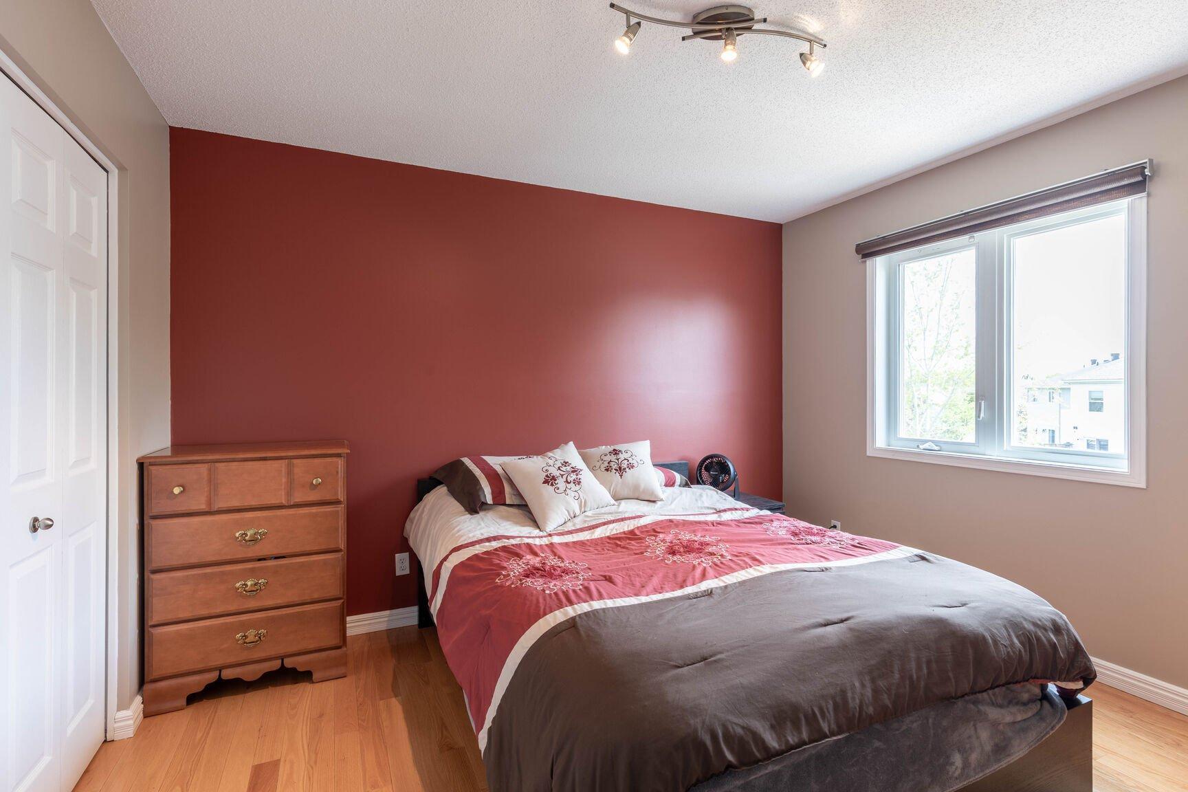 









100


Rue Desforges

,
Gatineau (Gatineau),




QC
J8R2Y3

