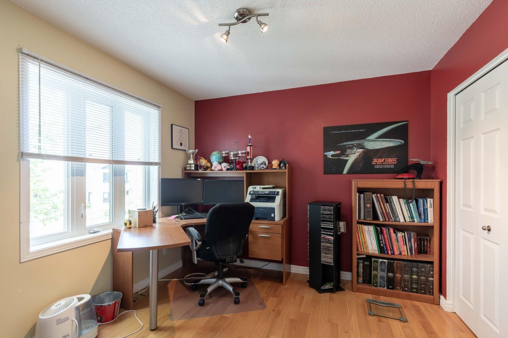 









100


Rue Desforges

,
Gatineau (Gatineau),




QC
J8R2Y3

