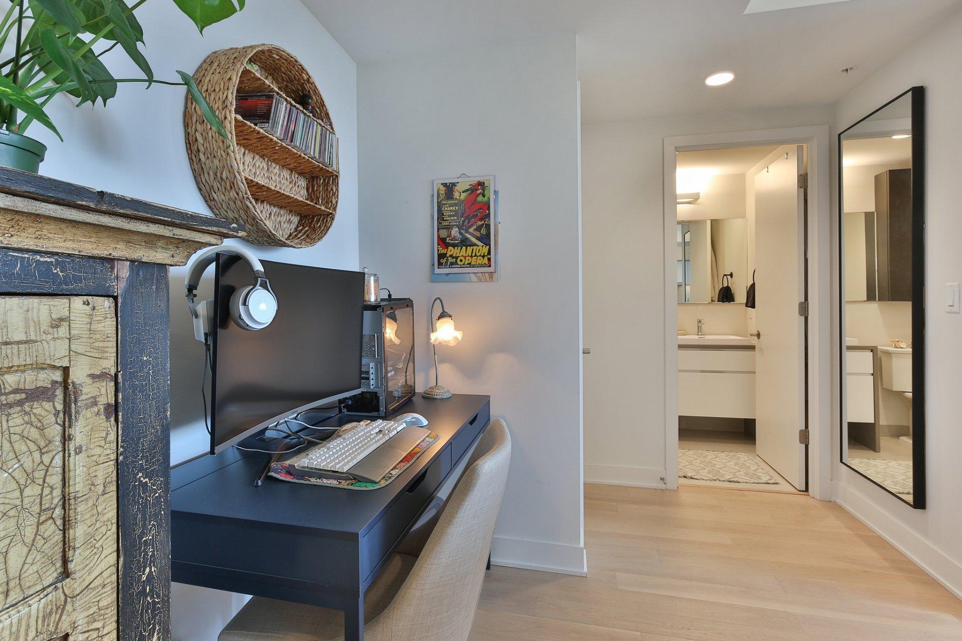 









1288


Rue St-Antoine O.

, 1712,
Montréal (Ville-Marie),




QC
H3C0X6

