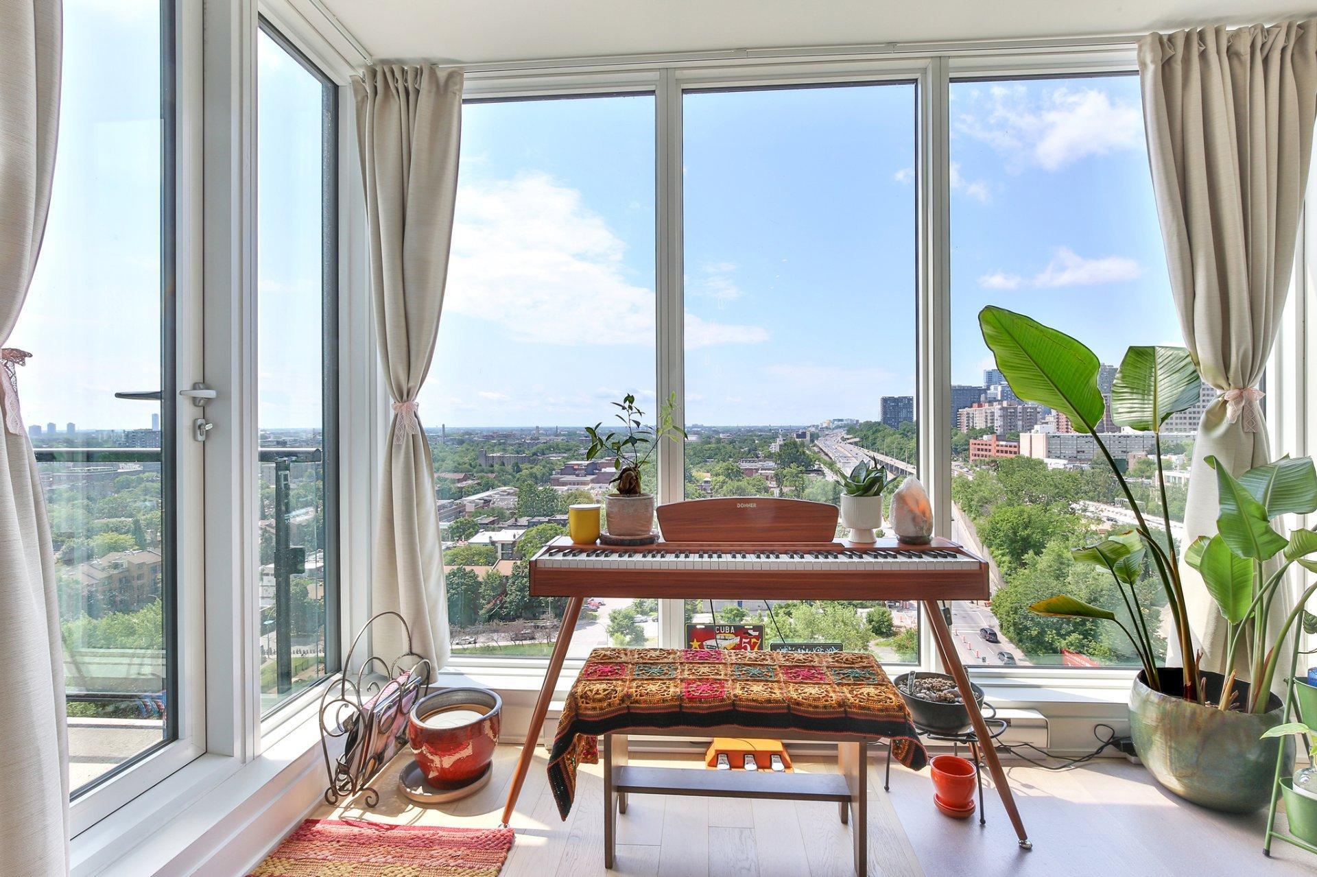









1288


Rue St-Antoine O.

, 1712,
Montréal (Ville-Marie),




QC
H3C0X6

