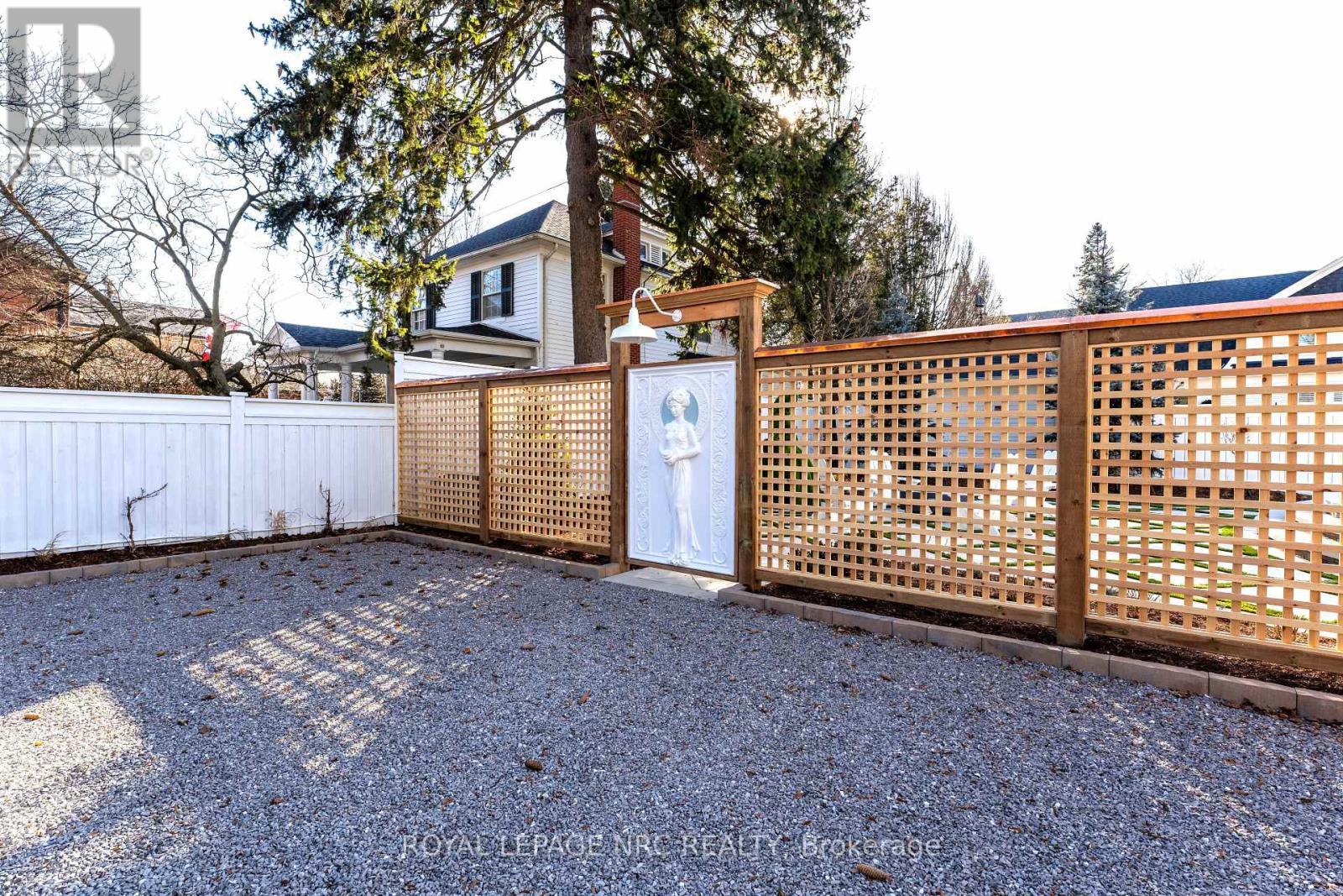 












94 PRIDEAUX STREET

,
Niagara-on-the-Lake (Town),




Ontario
L0S1J0

