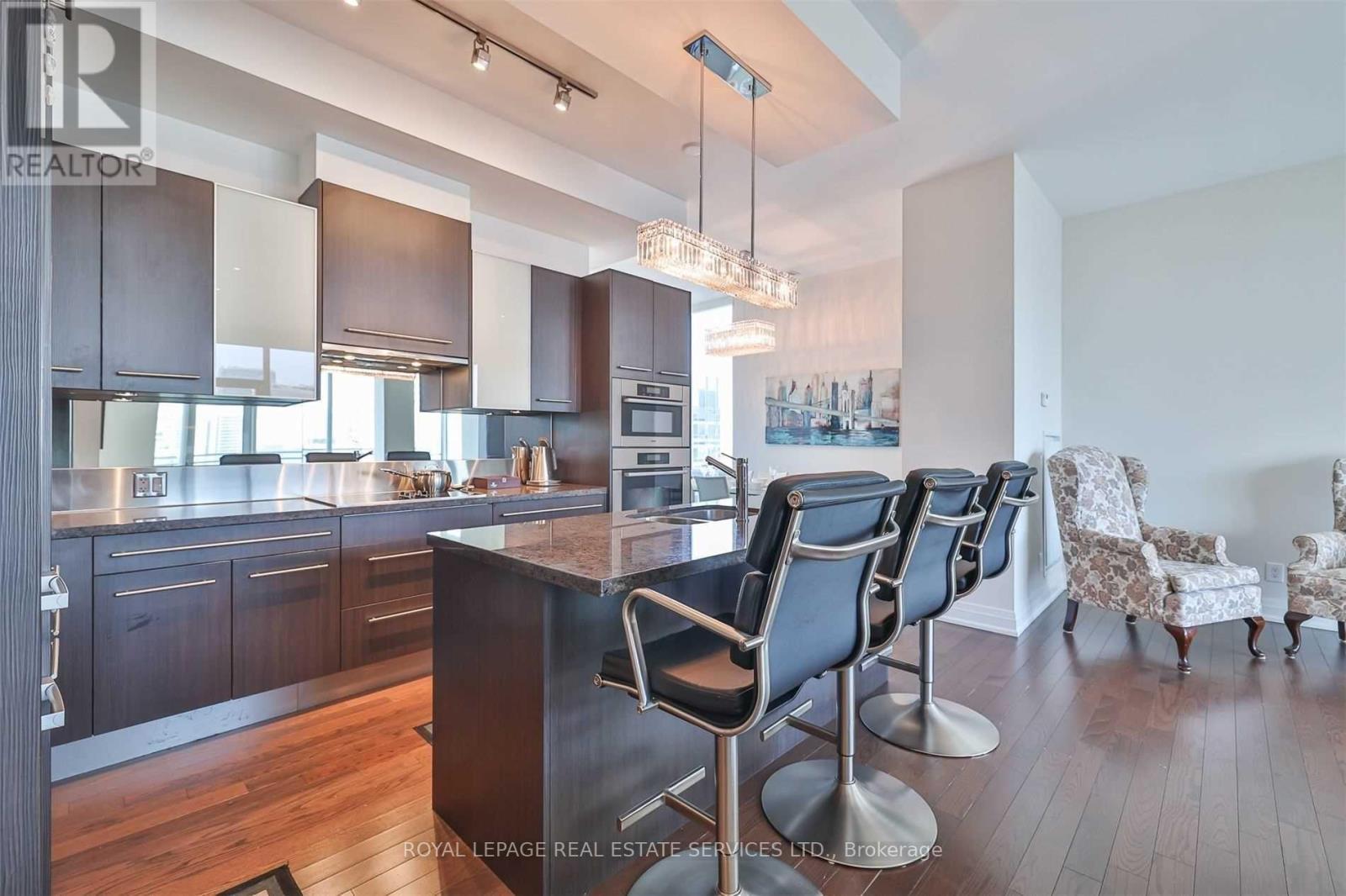 












4406 - 80 JOHN STREET

,
Toronto,




Ontario
M5V3X4

