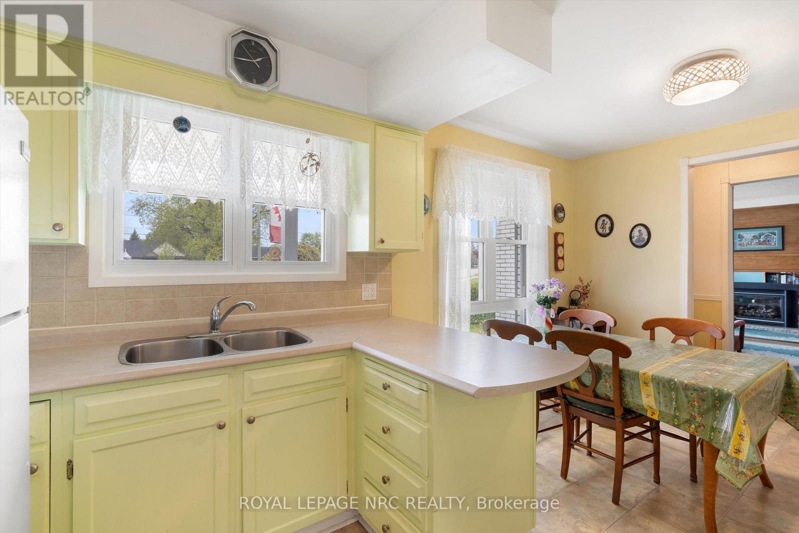 












96 LAKESHORE ROAD

,
St. Catharines (Lakeport),




Ontario
L2N2T5

