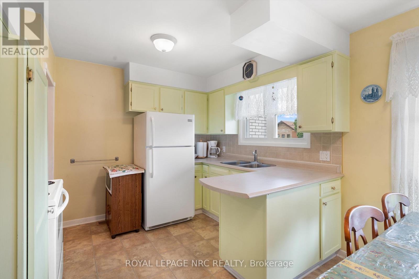 












96 LAKESHORE ROAD

,
St. Catharines (Lakeport),




Ontario
L2N2T5

