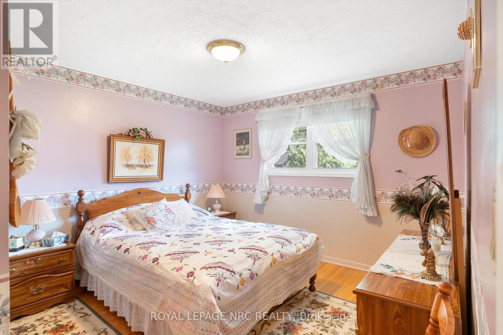 












96 LAKESHORE ROAD

,
St. Catharines (Lakeport),




Ontario
L2N2T5


