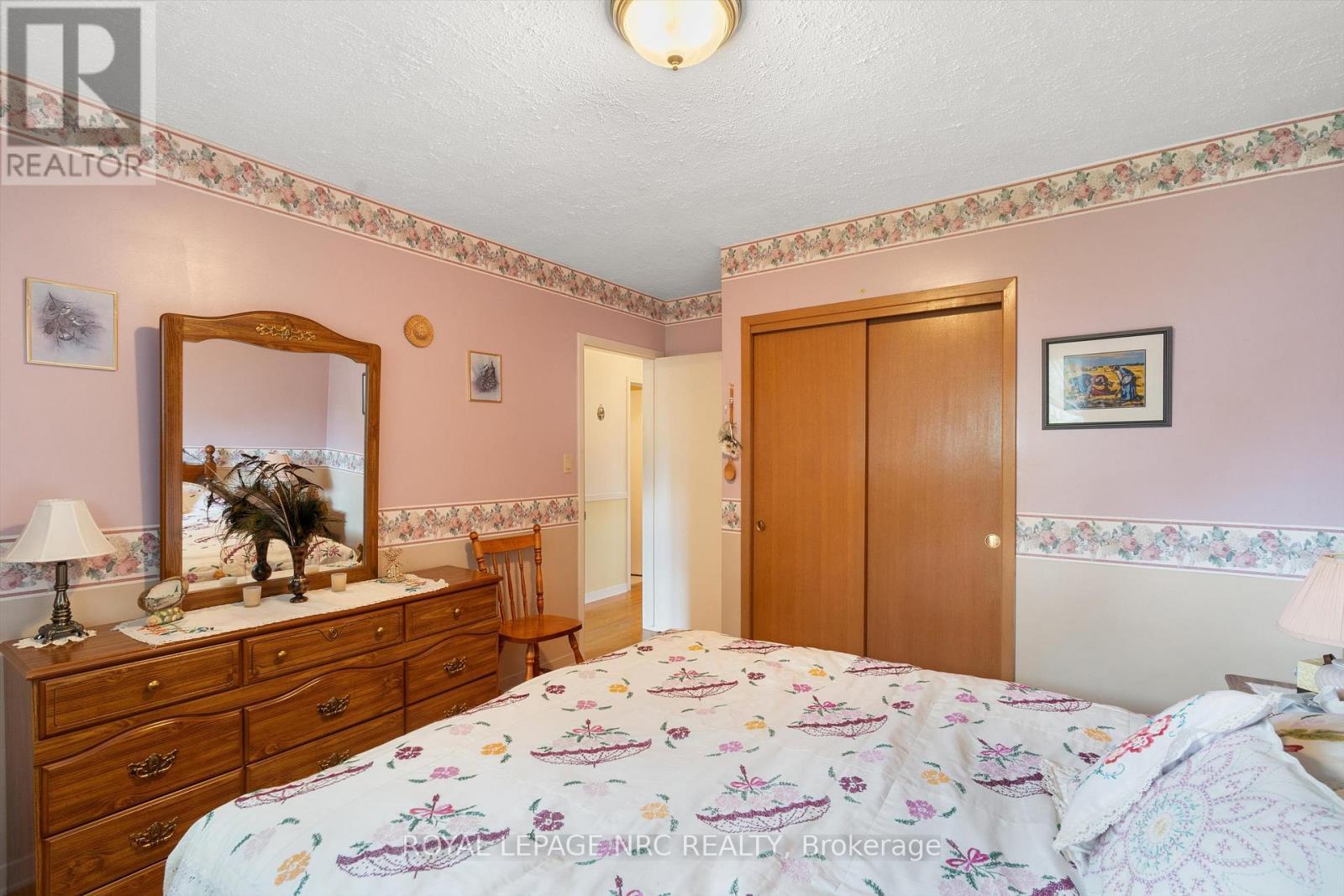 












96 LAKESHORE ROAD

,
St. Catharines (Lakeport),




Ontario
L2N2T5

