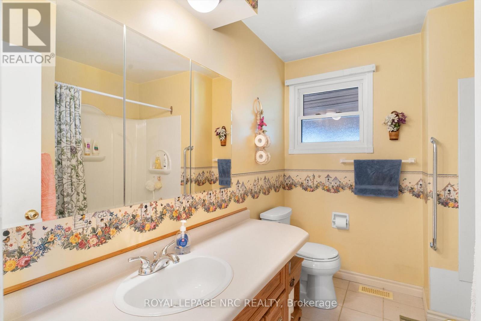 












96 LAKESHORE ROAD

,
St. Catharines (Lakeport),




Ontario
L2N2T5

