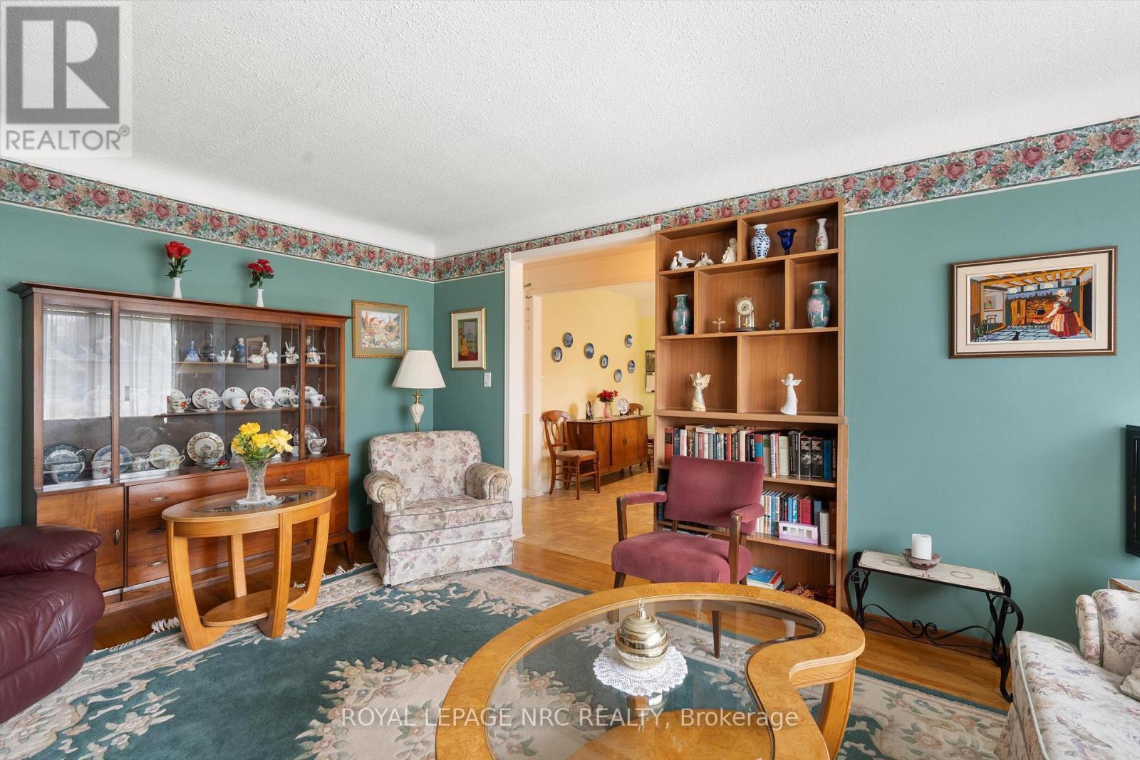 












96 LAKESHORE ROAD

,
St. Catharines (Lakeport),




Ontario
L2N2T5

