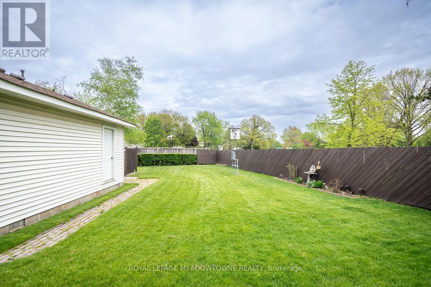 












852 EDISON COURT

,
Milton,




Ontario
L9T3W1

