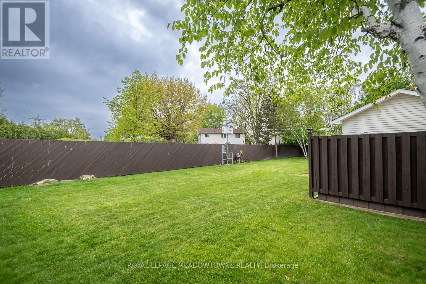 












852 EDISON COURT

,
Milton,




Ontario
L9T3W1

