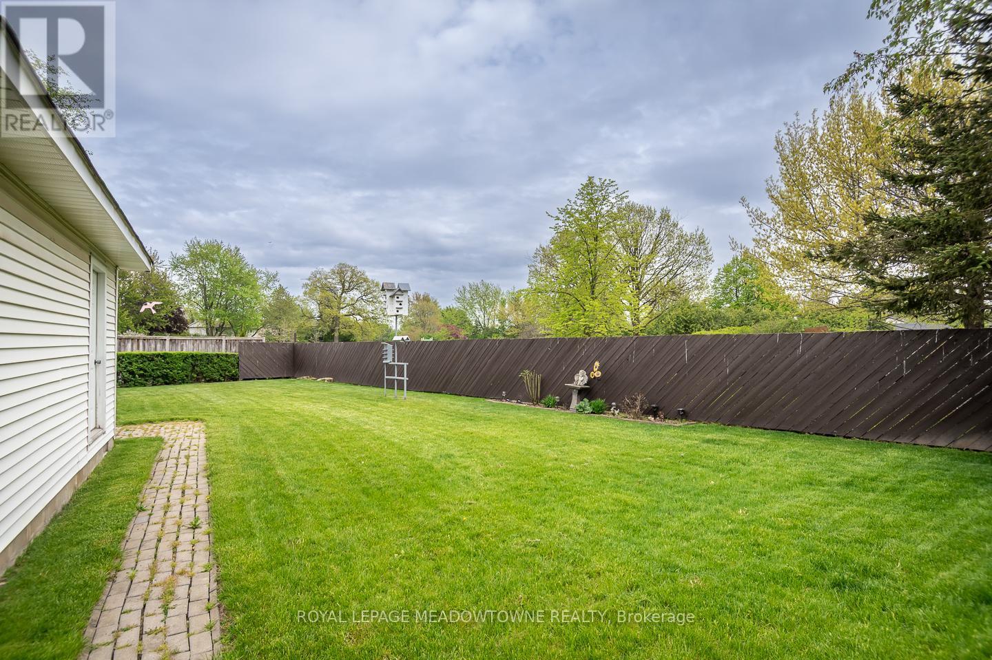 












852 EDISON COURT

,
Milton,




Ontario
L9T3W1

