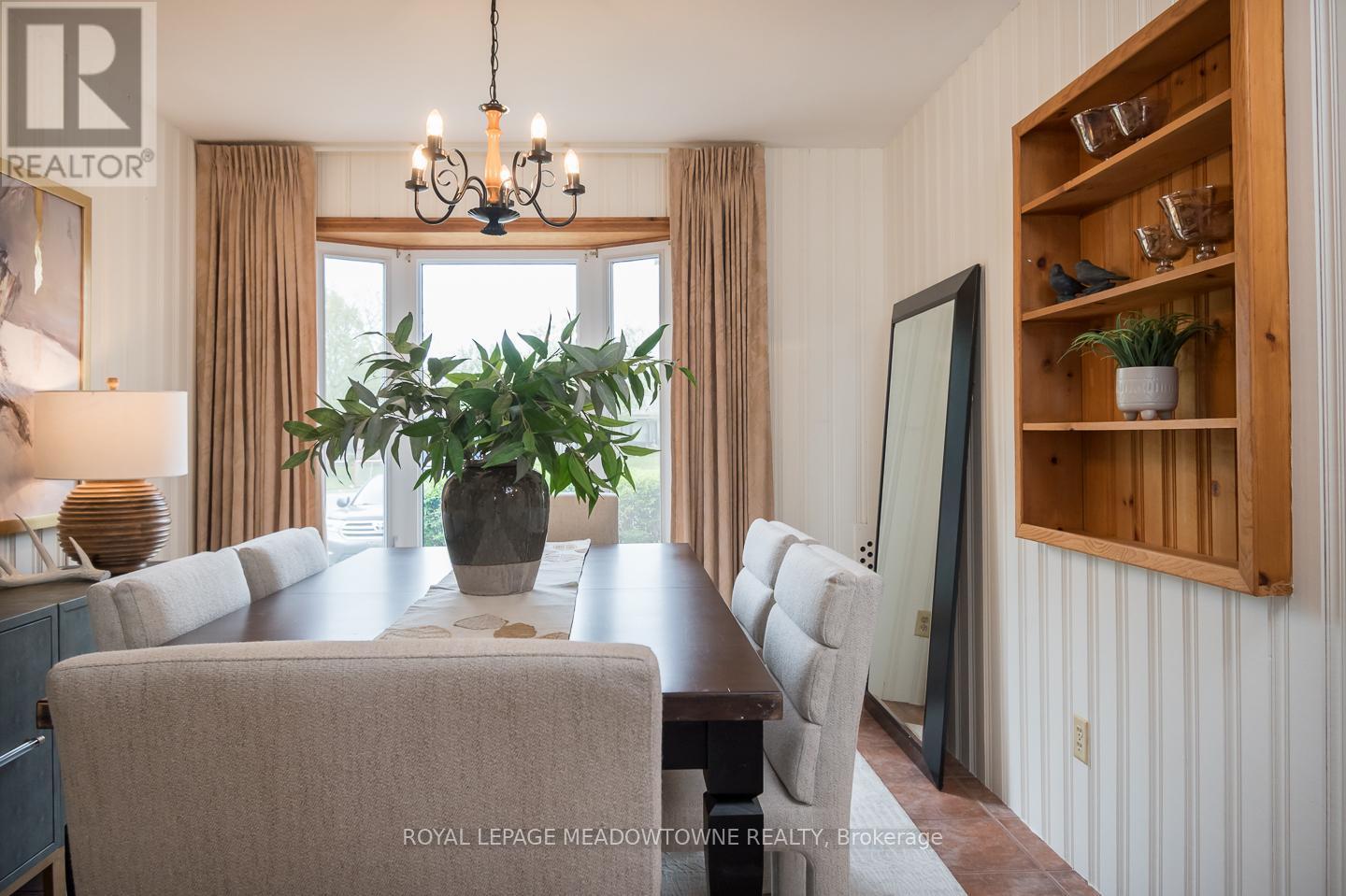 












852 EDISON COURT

,
Milton,




Ontario
L9T3W1

