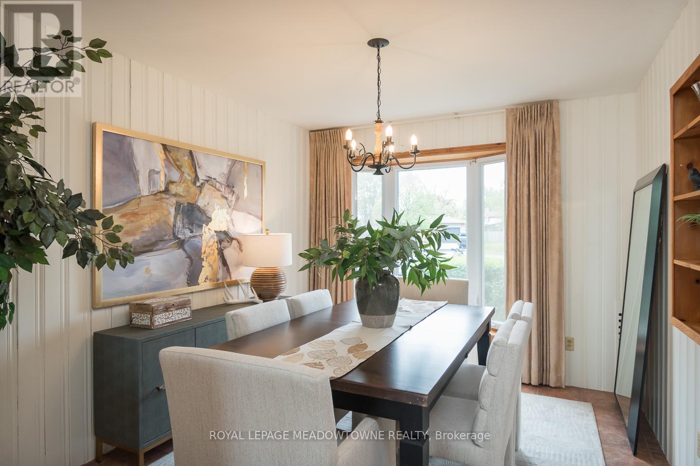 












852 EDISON COURT

,
Milton,




Ontario
L9T3W1

