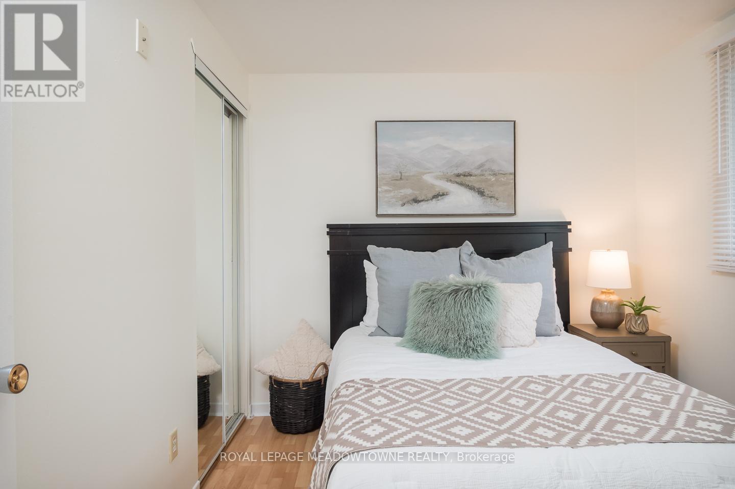












852 EDISON COURT

,
Milton,




Ontario
L9T3W1


