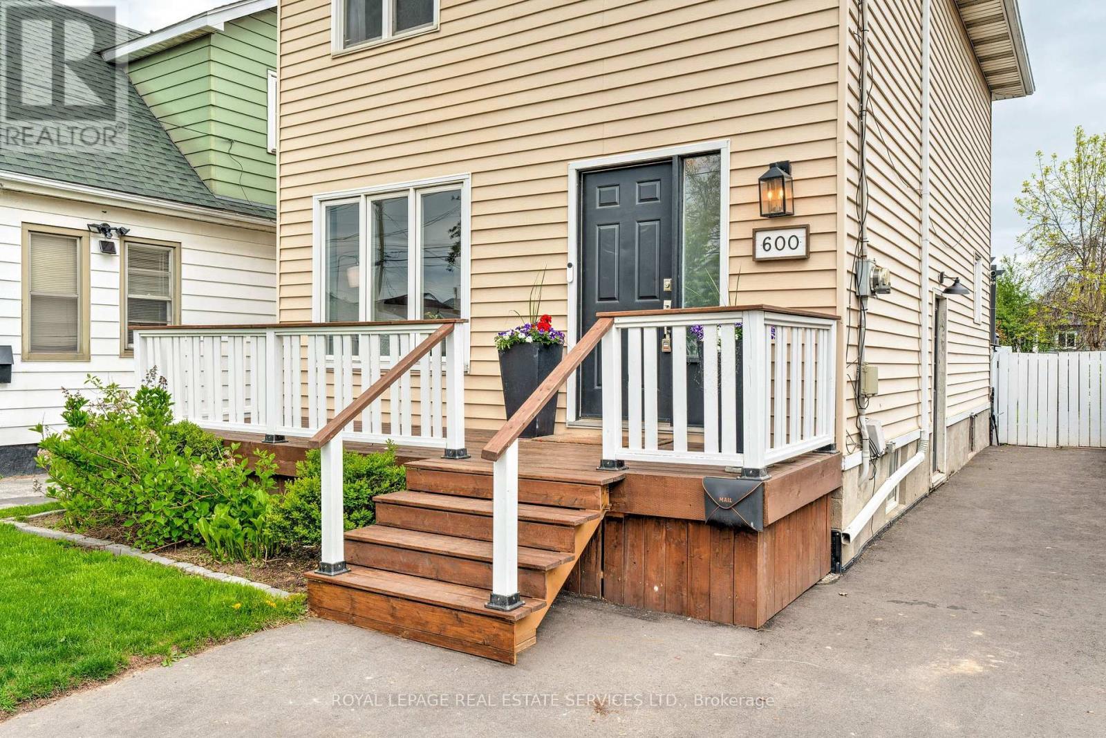 












600 QUEBEC STREET

,
Hamilton,




Ontario
L8H6V4

