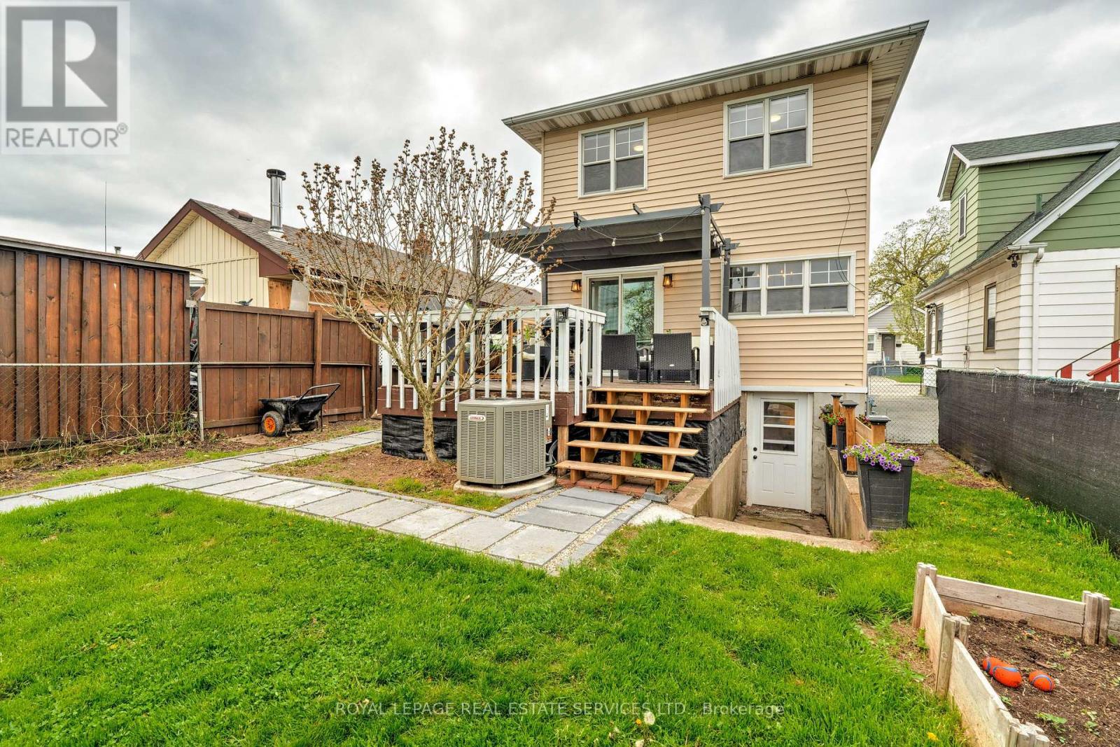 












600 QUEBEC STREET

,
Hamilton,




Ontario
L8H6V4

