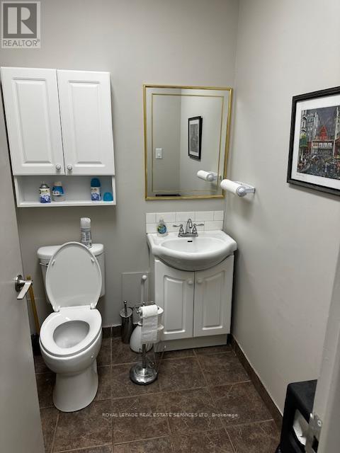 












200 - 235 LAKESHORE ROAD E

,
Oakville,




Ontario
L6J1A7

