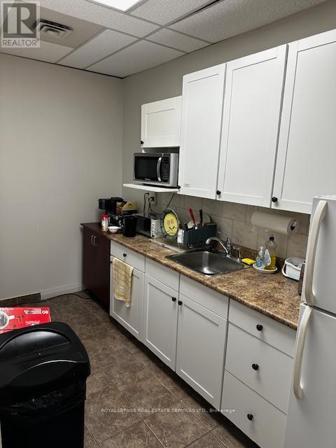 












200 - 235 LAKESHORE ROAD E

,
Oakville,




Ontario
L6J1A7

