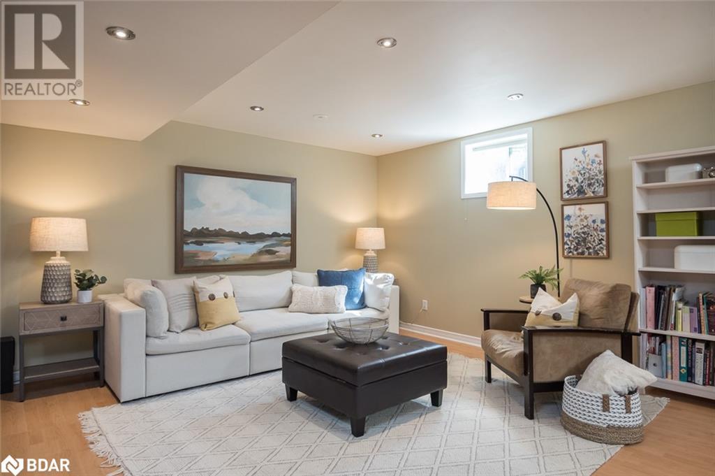 












694 RAYNER Court

,
Milton,




Ontario
L9T0N9

