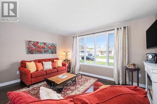 












254 GLENWOOD CRESCENT

,
Smiths Falls,




Ontario
K7A5L1

