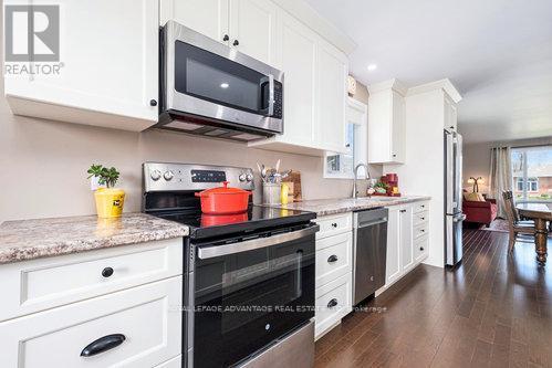 












254 GLENWOOD CRESCENT

,
Smiths Falls,




Ontario
K7A5L1

