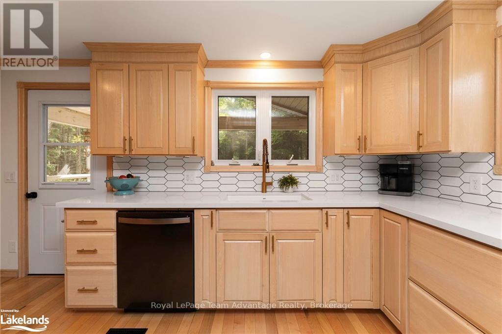 












3461 HWY 141

,
Muskoka Lakes (Watt),




Ontario
P0B1M0

