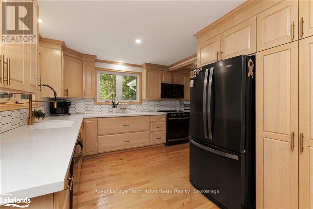 












3461 HWY 141

,
Muskoka Lakes (Watt),




Ontario
P0B1M0

