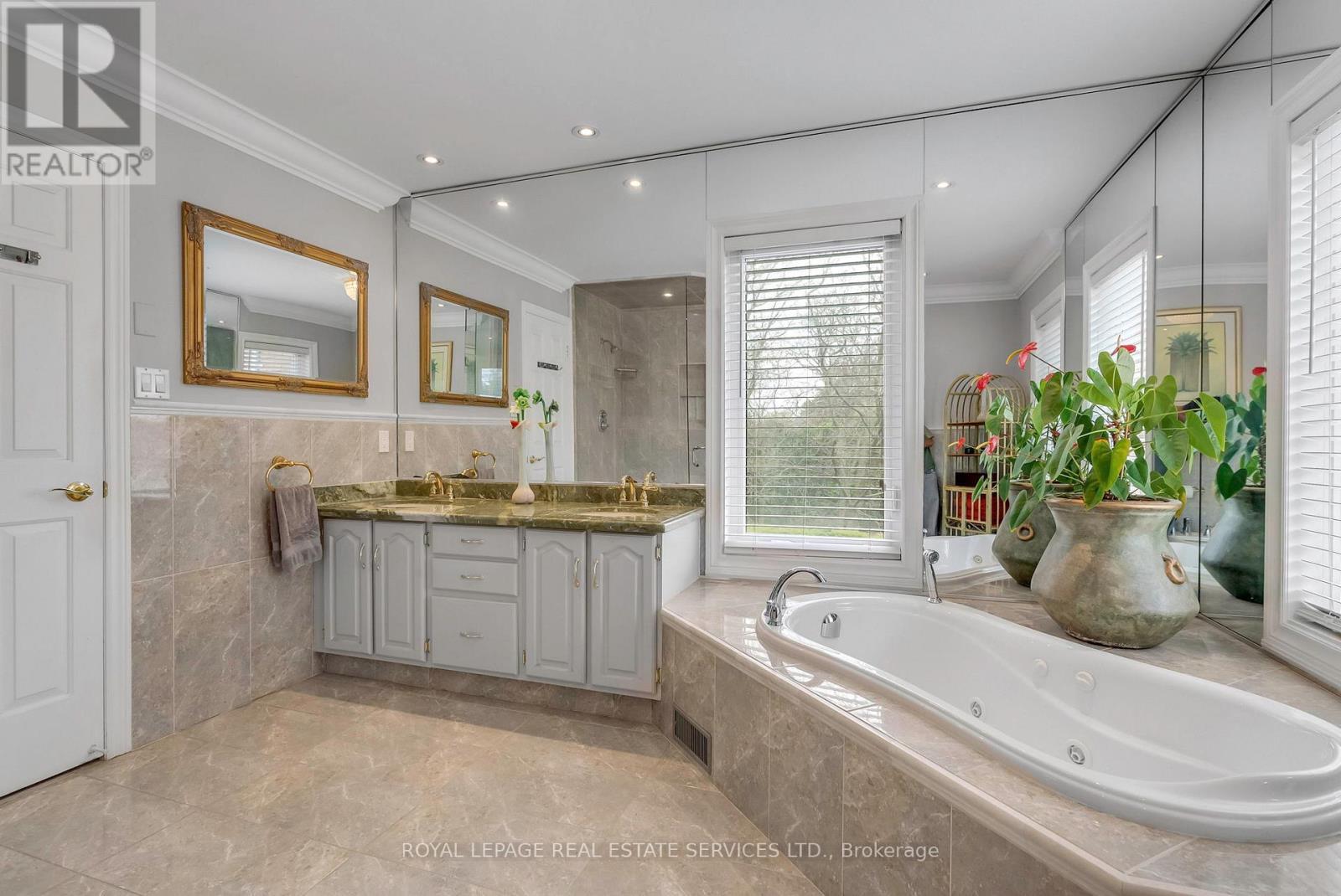 












1401 THE LINKS DRIVE

,
Oakville,




Ontario
L6M2N4

