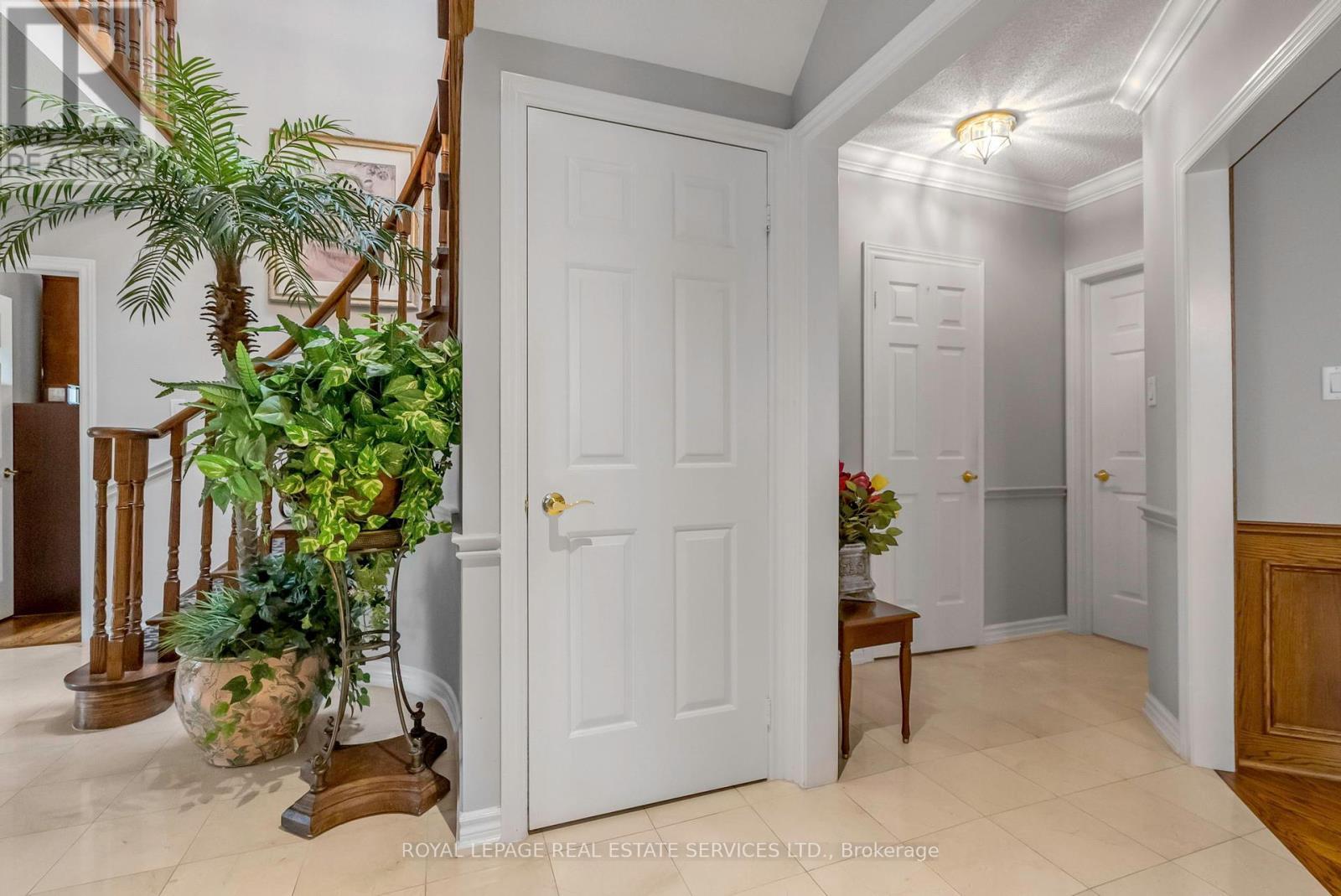 












1401 THE LINKS DRIVE

,
Oakville,




Ontario
L6M2N4

