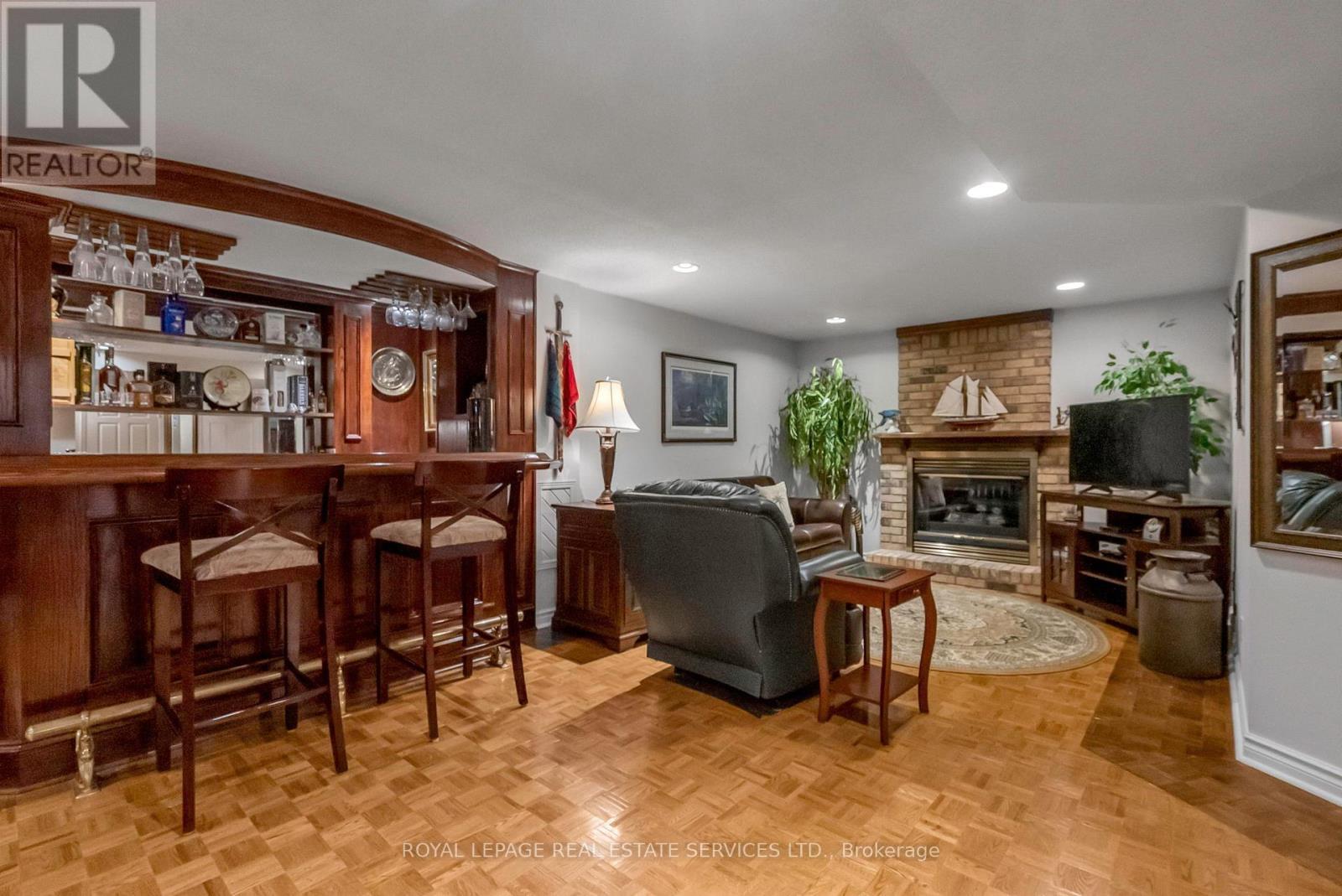 












1401 THE LINKS DRIVE

,
Oakville,




Ontario
L6M2N4

