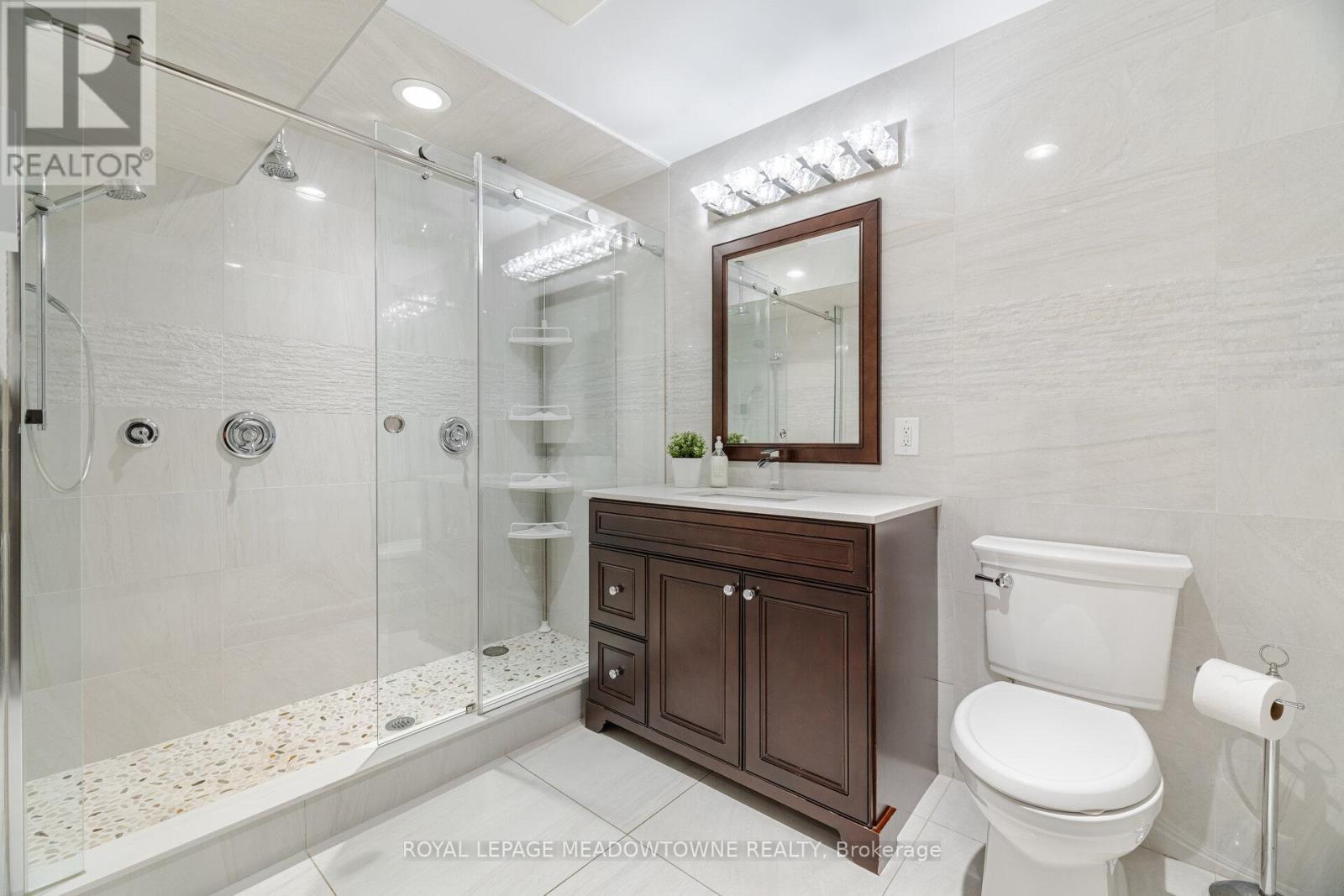 












6736 BARRISDALE DRIVE

,
Mississauga,




Ontario
L5N2H4

