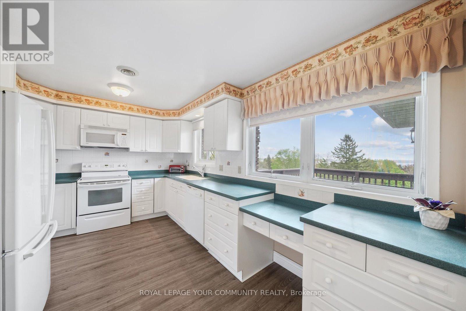 












381 COUNTRY CLUB CIRCLE

,
Kawartha Lakes,




Ontario
K0M1A0

