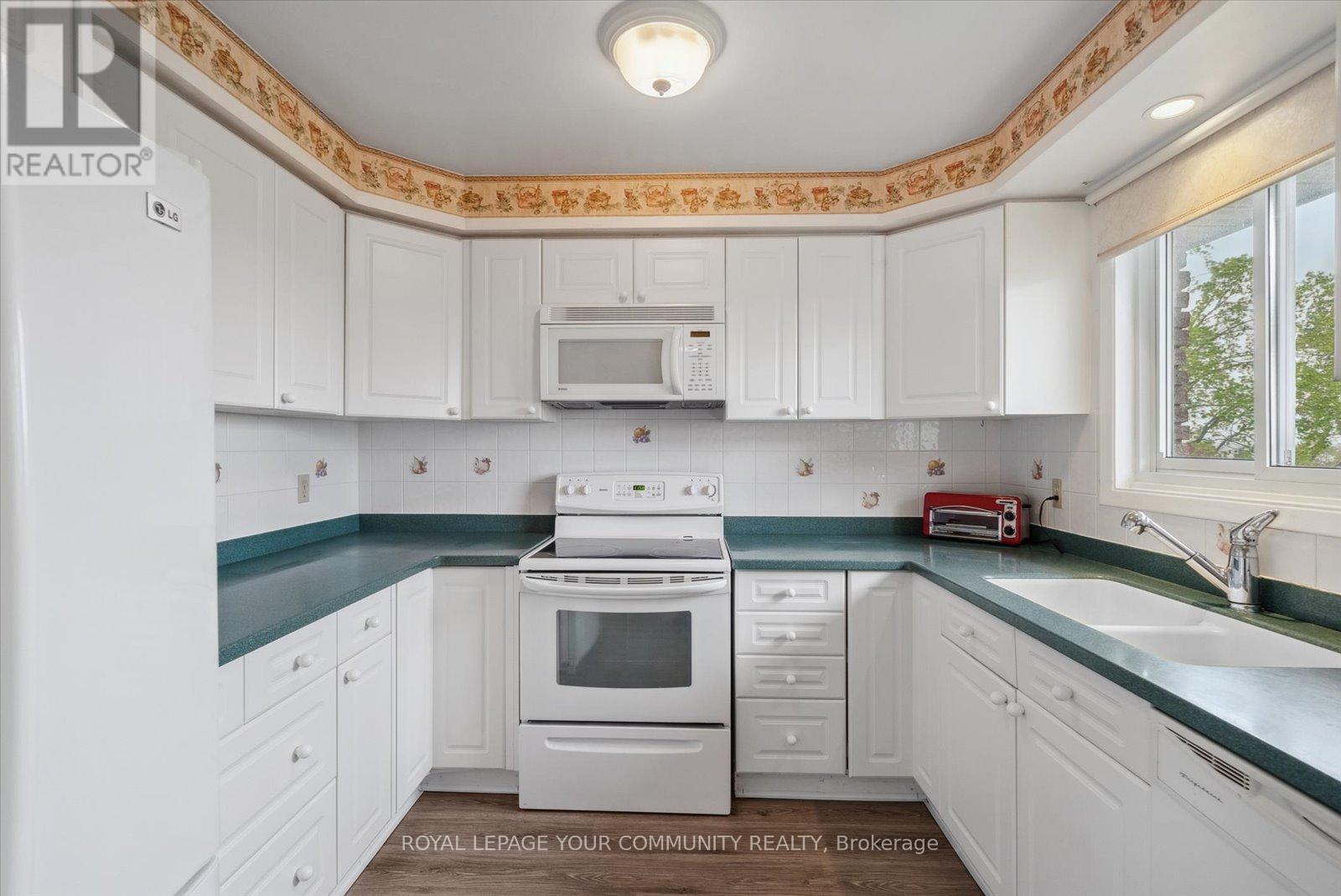 












381 COUNTRY CLUB CIRCLE

,
Kawartha Lakes,




Ontario
K0M1A0

