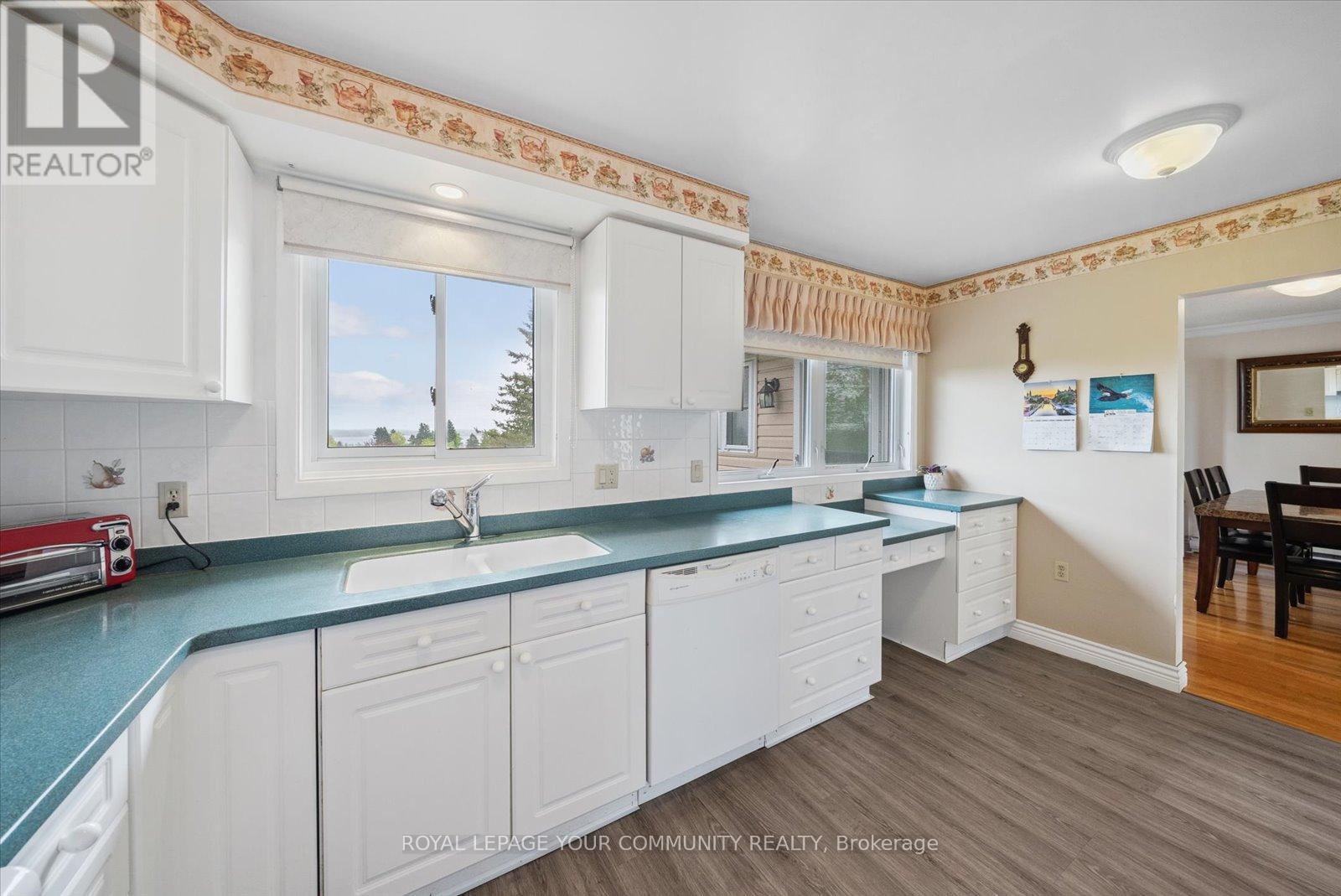 












381 COUNTRY CLUB CIRCLE

,
Kawartha Lakes,




Ontario
K0M1A0

