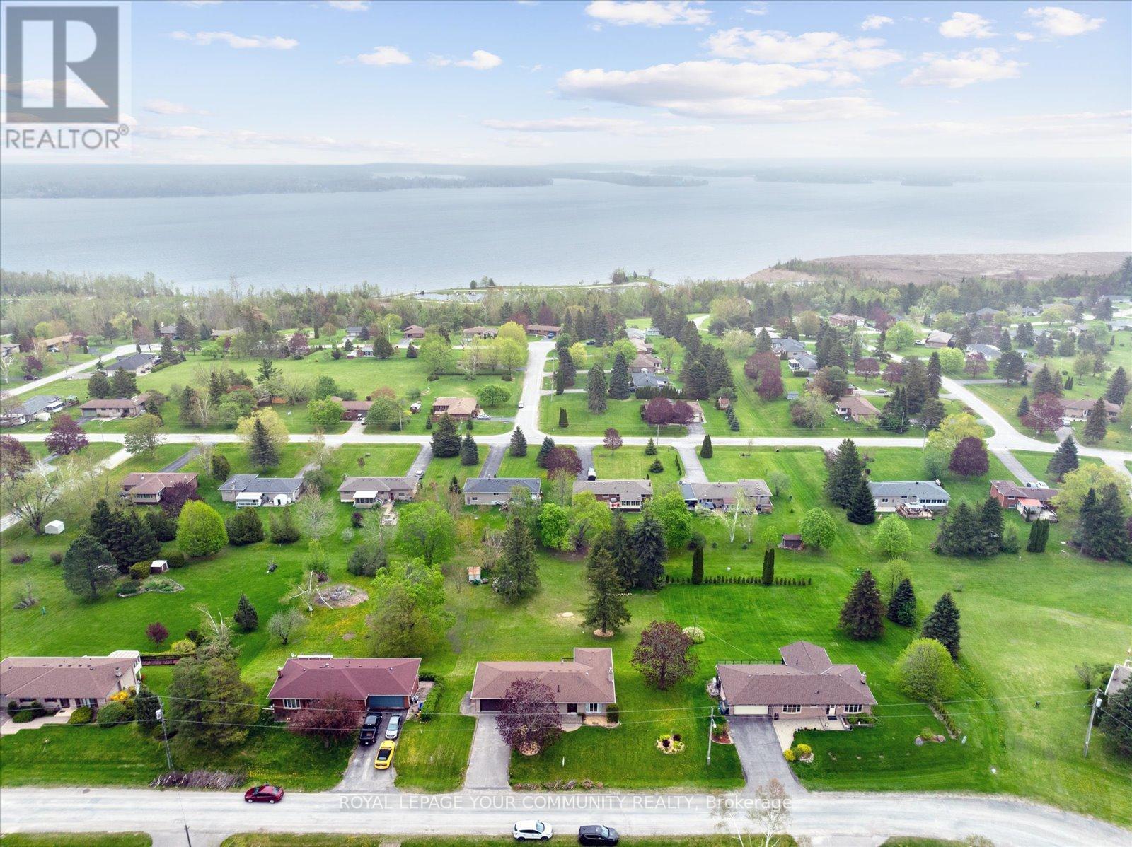 












381 COUNTRY CLUB CIRCLE

,
Kawartha Lakes,




Ontario
K0M1A0

