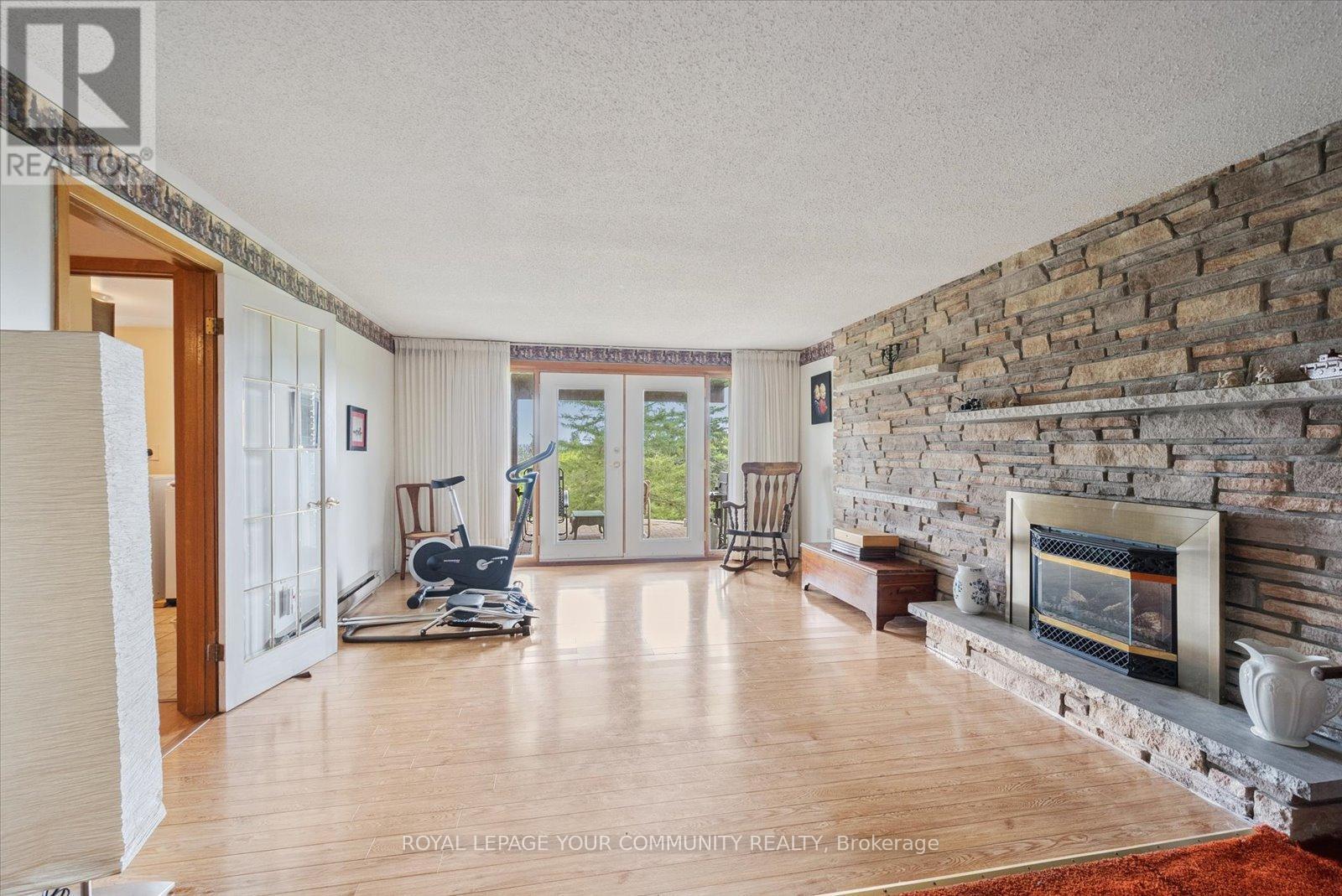 












381 COUNTRY CLUB CIRCLE

,
Kawartha Lakes,




Ontario
K0M1A0

