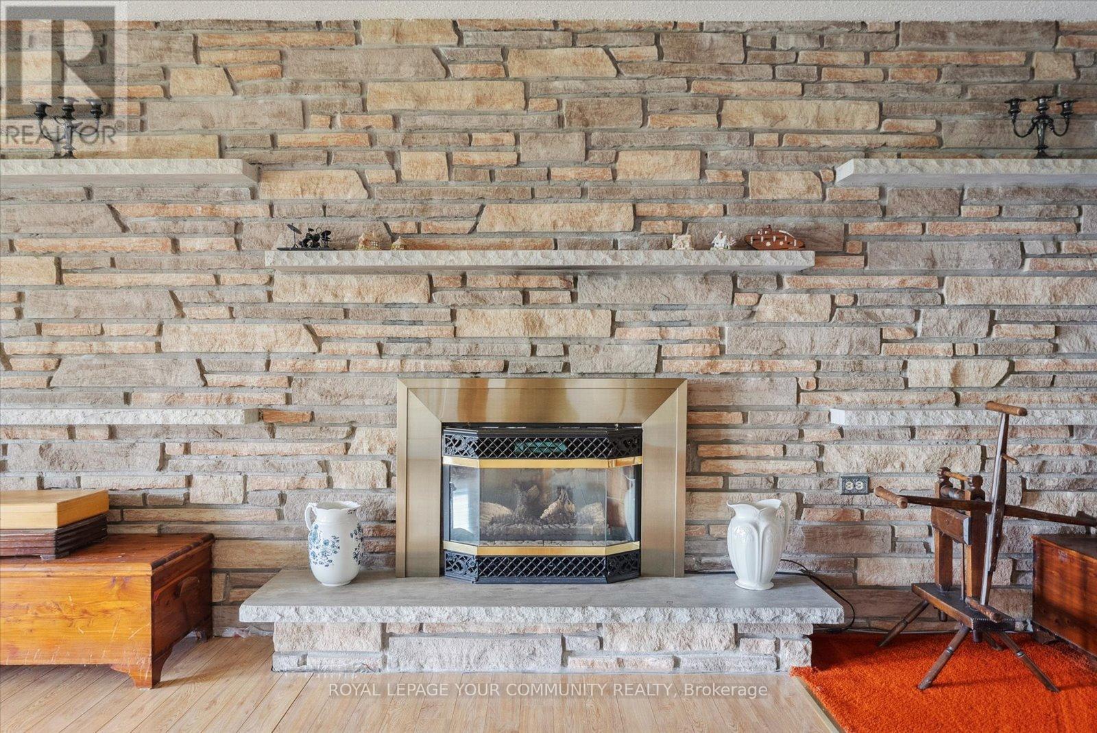












381 COUNTRY CLUB CIRCLE

,
Kawartha Lakes,




Ontario
K0M1A0

