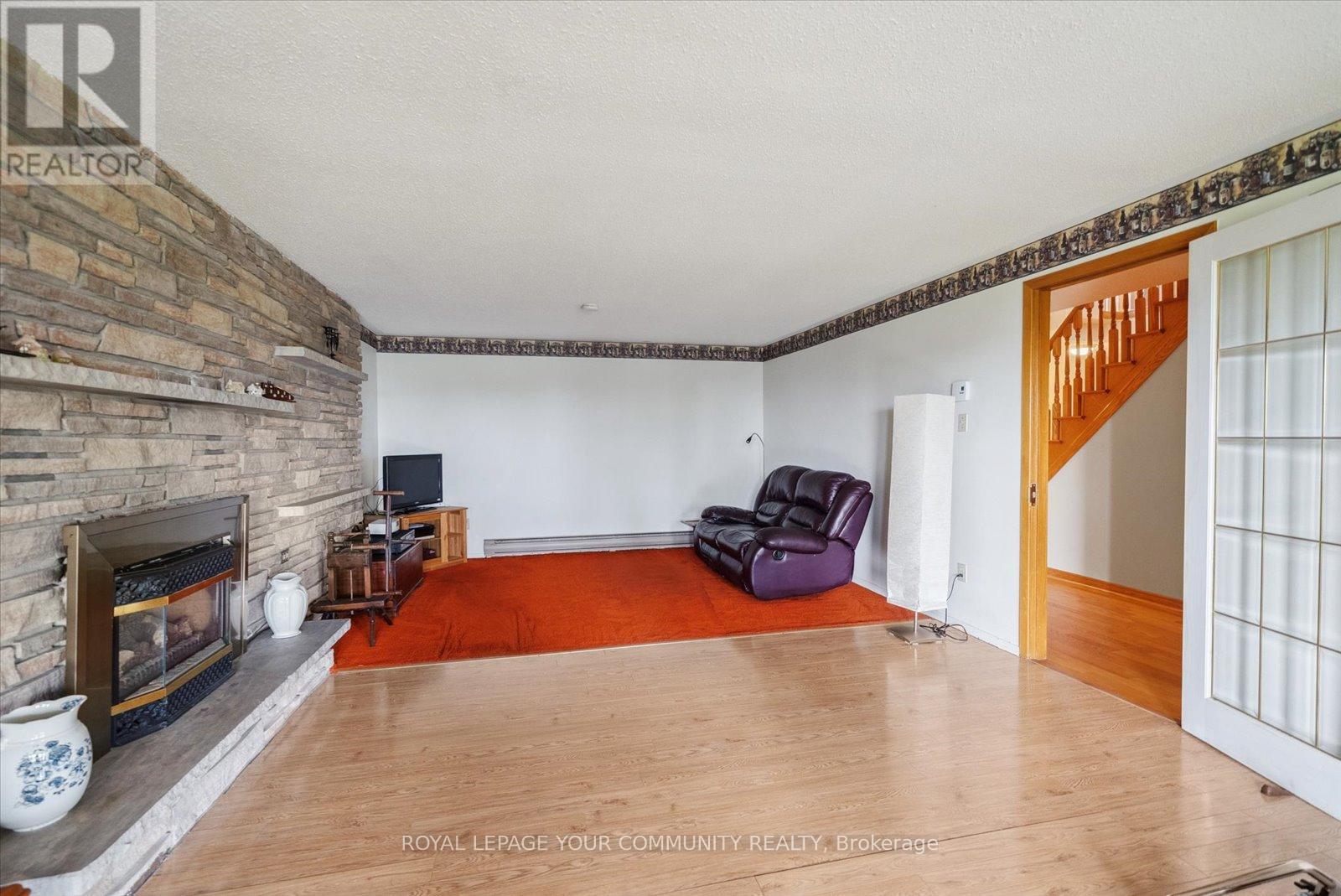 












381 COUNTRY CLUB CIRCLE

,
Kawartha Lakes,




Ontario
K0M1A0

