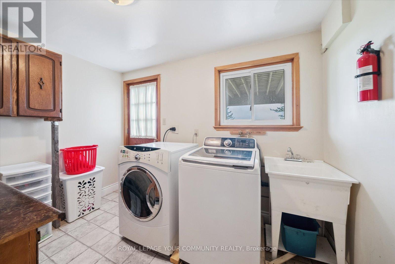 












381 COUNTRY CLUB CIRCLE

,
Kawartha Lakes,




Ontario
K0M1A0

