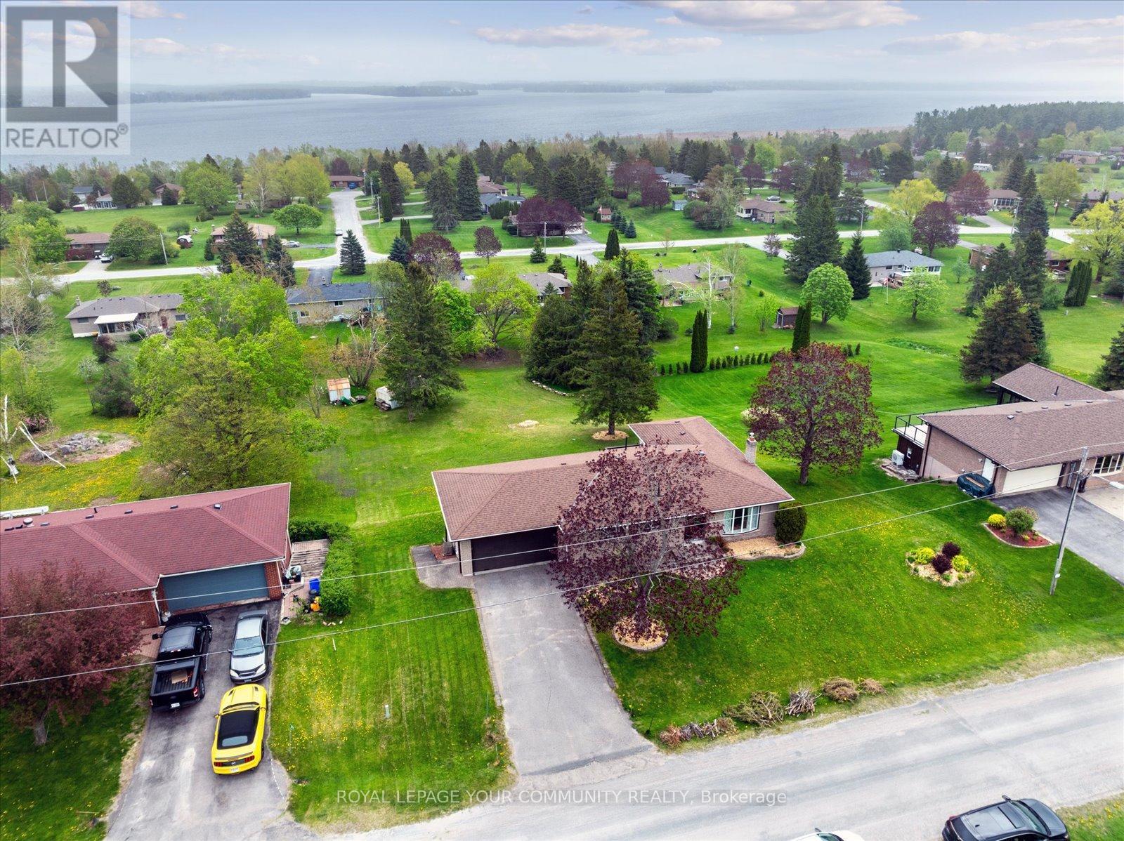 












381 COUNTRY CLUB CIRCLE

,
Kawartha Lakes,




Ontario
K0M1A0

