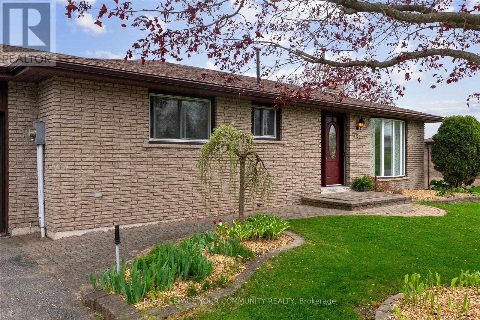 












381 COUNTRY CLUB CIRCLE

,
Kawartha Lakes,




Ontario
K0M1A0

