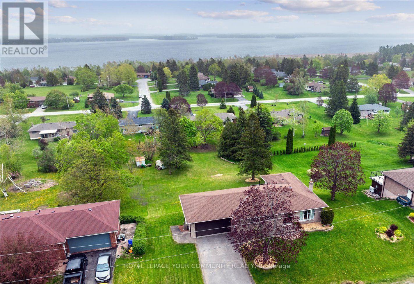 












381 COUNTRY CLUB CIRCLE

,
Kawartha Lakes,




Ontario
K0M1A0

