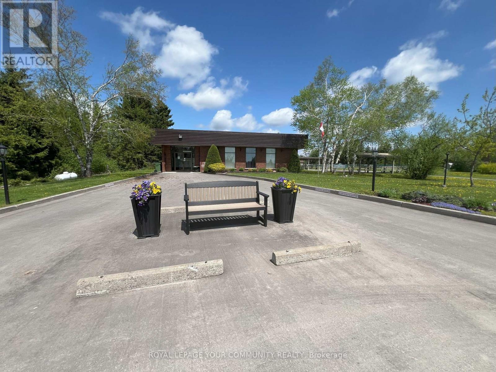 












381 COUNTRY CLUB CIRCLE

,
Kawartha Lakes,




Ontario
K0M1A0

