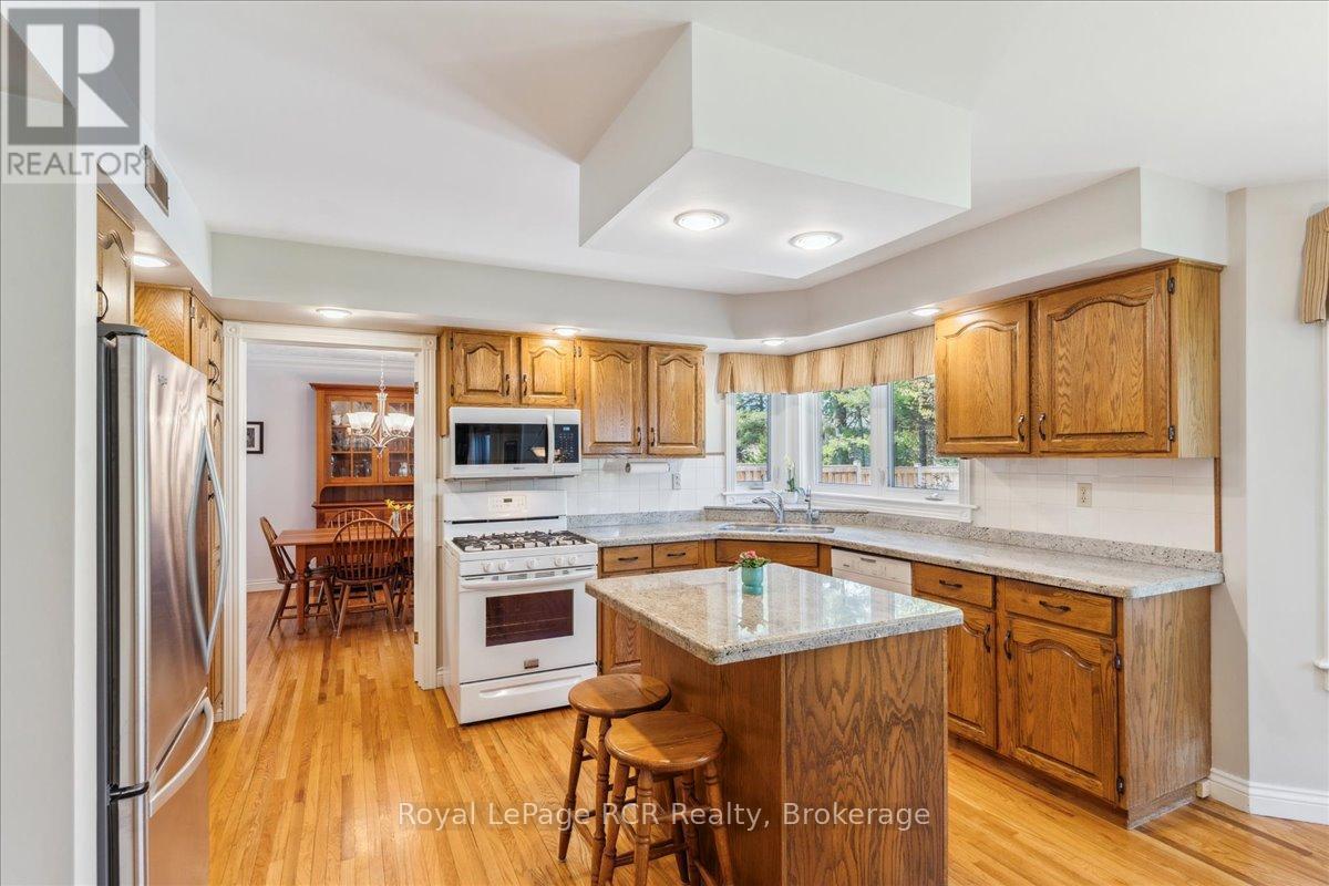 












174 FOREST HILL DRIVE

,
Georgian Bluffs,




Ontario
N4K5N6

